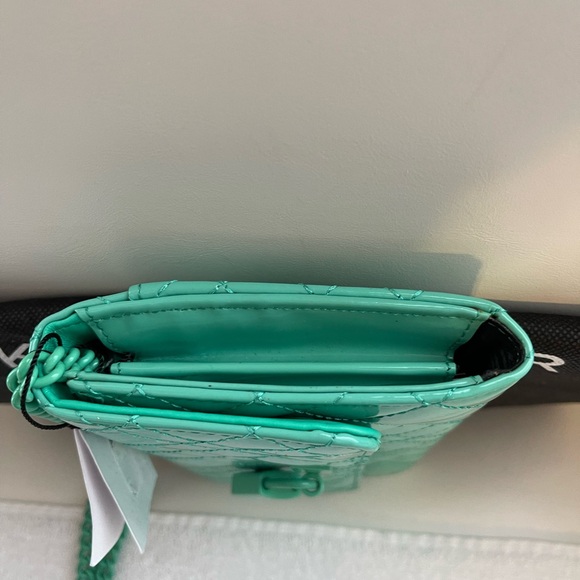 NWT Kurt Geiger Mini Brixton Crossbody Blue Lock Drench Patent Leather Shoul… - Picture 4 of 8